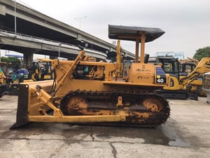 KOMATSU D40 นำเข้าจากญี่ปุ่น สภาพพร้อมใช้งาน สนใจโทร. 089-0050007 คุณชญานิน หรือ Add LINE ID @sangenjp www.sangenjp.com www.nmc99.com