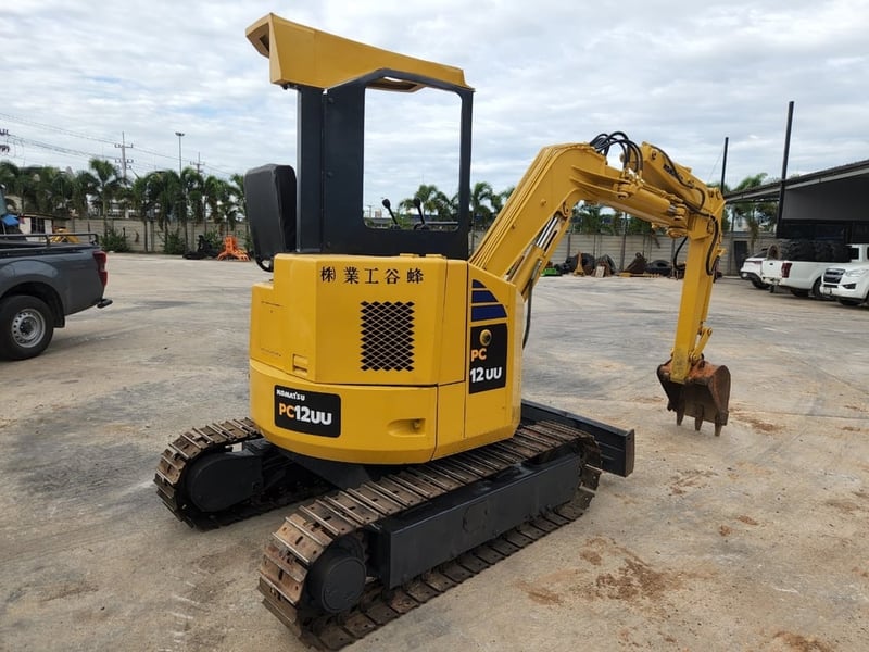 KOMATSU PC12UU-1 นำเข้าจากญี่ปุ่น สภาพพร้อมใช้งาน สนใจโทร. 089-0050007 คุณชญานิน หรือ Add LINE ID @sangenjp www.sangenjp.com www.nmc99.com