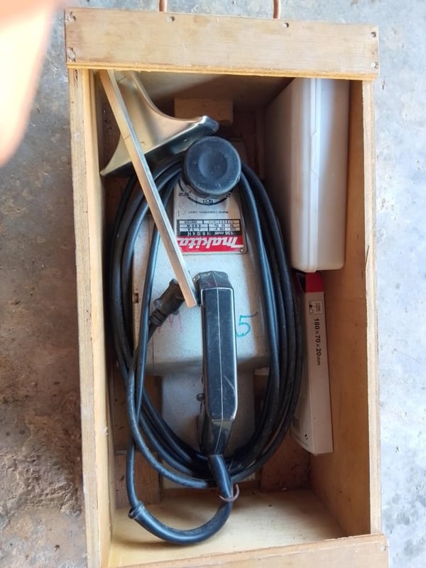 กบไสไม้Makita 1804N ของแท้ สภาพดีมาก ราคาถูก ด่วนเลยครับบอกได้คำเดียวเลยพลาแล้วจะเสียใจ เครื่องแน่ม ไม่เคยแกะไม่เคยซ่อม ซื้อมาใช้ได้งานเดียวขายในราคาเพียง5500 จัดส่งได้ทั่วประเทศครับสนใจโทรสอบถามได้ถูกใจลดได้ครับ  ของอยู่ราชบุรีสนใจโทร0614266096