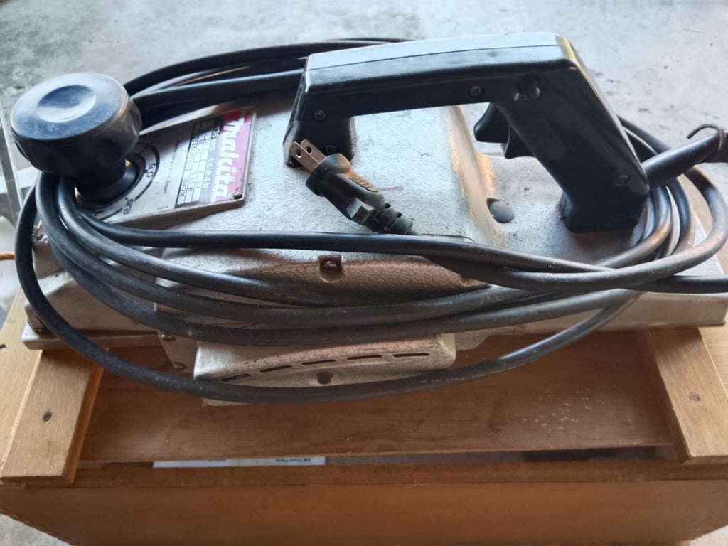 กบไสไม้Makita 1804N ของแท้ สภาพดีมาก ราคาถูก ด่วนเลยครับบอกได้คำเดียวเลยพลาแล้วจะเสียใจ เครื่องแน่ม ไม่เคยแกะไม่เคยซ่อม ซื้อมาใช้ได้งานเดียวขายในราคาเพียง5500 จัดส่งได้ทั่วประเทศครับสนใจโทรสอบถามได้ถูกใจลดได้ครับ ของอยู่ราชบุรีสนใจโทร0614266096 กบไสไม้Makita 1804N ของแท้ สภาพดีมาก ราคาถูก ด่วนเลยครับบอกได้คำเดียวเลยพลาแล้วจะเสียใจ เครื่องแน่ม ไม่เคยแกะไม่เคยซ่อม ซื้อมาใช้ได้งานเดียวขายในราคาเพียง5500 จัดส่งได้ทั่วประเทศครับสนใจโทรสอบถามได้ถูกใจลดได้ครับ ของอยู่ราชบุรีสนใจโทร0614266096