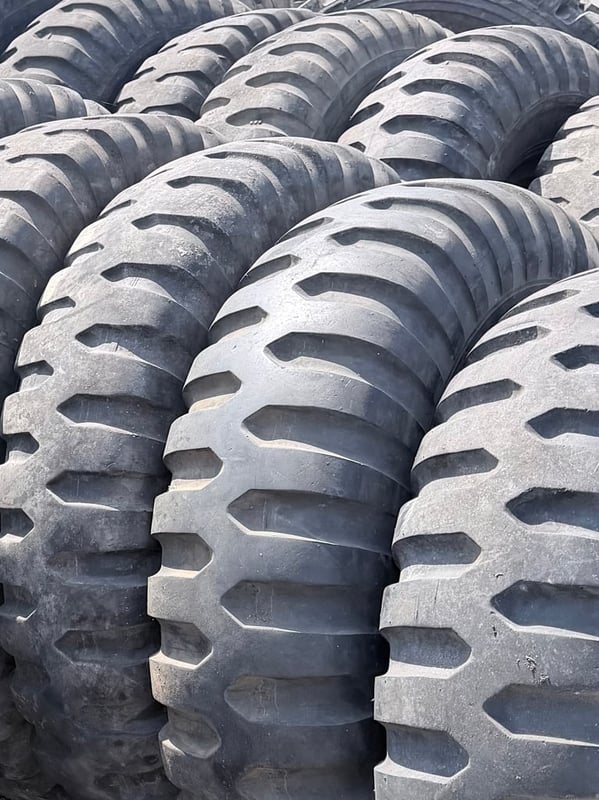 ยางรถบรรทุก ทหารขนาด 11.00-20 (Royal Thai Army 11.00-20) ยางเปอร์เซ็นต์ 11.00-20 สภาพ 90% ยางรถบรรทุก ทหารขนาด 11.00-20 (Royal Thai Army 11.00-20) ยางเปอร์เซ็นต์ 11.00-20 สภาพ 90%