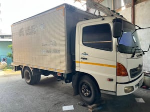 HINO FC รถบรรทุก 6ล้อ ตู้เย็น ปี2004 HINO FC รถบรรทุก 6ล้อ ตู้เย็น ปี2004