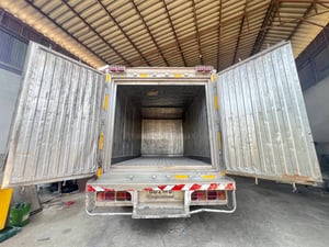 HINO FC รถบรรทุก 6ล้อ ตู้เย็น ปี2004 HINO FC รถบรรทุก 6ล้อ ตู้เย็น ปี2004