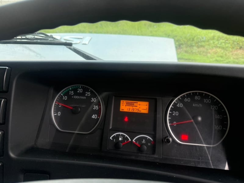 หกล้ออีซูซุFRR210ปี65ตู่บรรทุกมอไซด์มีลิฟท์ท้าย