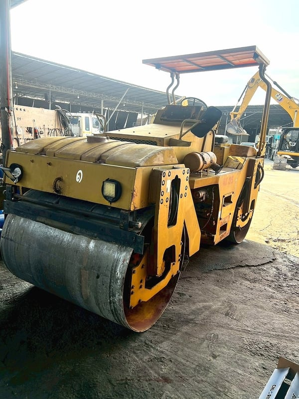 รถบดสั่นสะเทือน SAKAI SW70C (หน้าเหล็ก-หลังเหล็ก)(เบรคดาวน์)​ ​รุ่นยอดนิยม