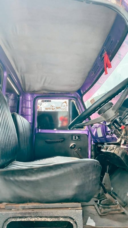 หกล้อหัวยาวรถน้ำเครื่อง 160 แรงม้า ระบบเบรกกิฟฟี่พร้อมระบบสเปรย์น้ำ ระบบเบรกกิฟฟี่พร้อมระบบสเปรย์น้ำ