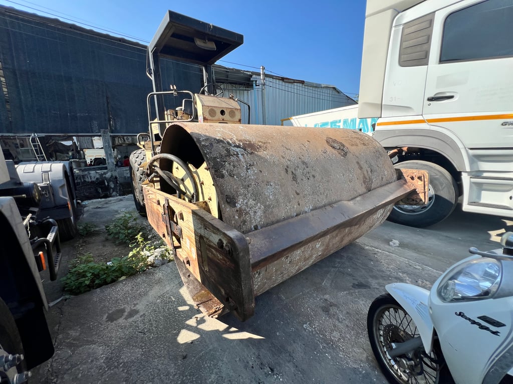 ขายรถ บดสั่นสะเทือน สองเพลาพร้อมเอกสารพร้อมใช้