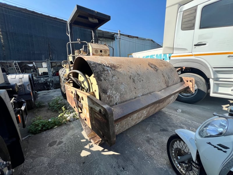 ขายรถ บดสั่นสะเทือน สองเพลาพร้อมเอกสารพร้อมใช้