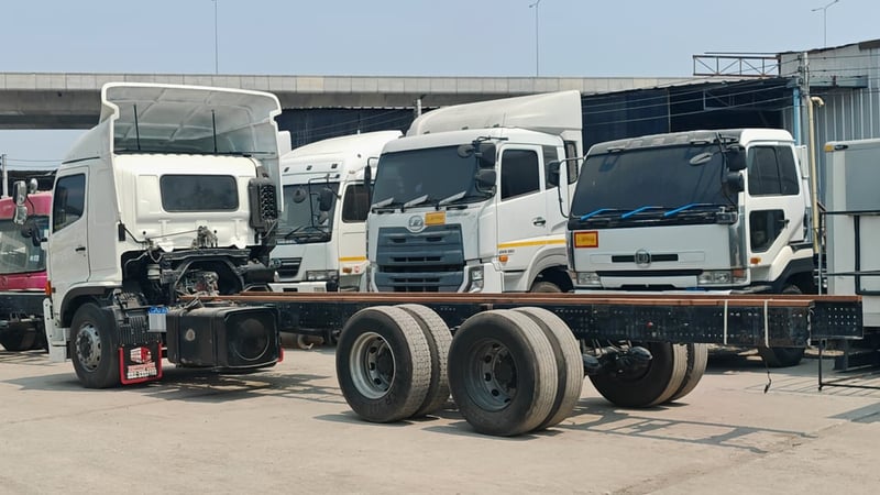 HINO VICTOR 260 แรงม้า (ปี 2560) - สภาพสวย พร้อมลุยงาน! 🚛​รถสิบล้อเพลาเดียว (หัวแชสซี) มีให้เลือกหลายคัน