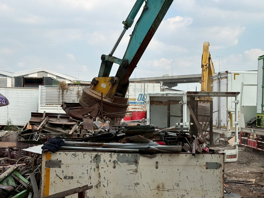 🧲 แบคโฮ KOBELCO SK100 (ชุดแม่เหล็กยกเหล็ก!) 