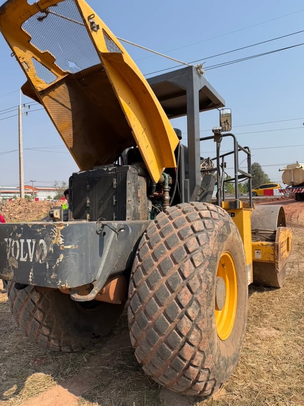 รถบดสั่นสะเทือน2เปลือก2เพลาวอลโว่สภาพดีเอกสารเล่มทะเบียน