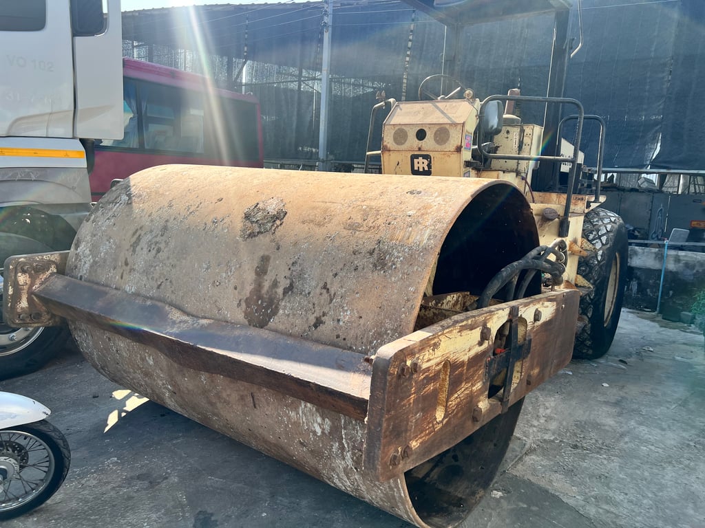 ขายรถ บดสั่นสะเทือน สองเพลาพร้อมเอกสารพร้อมใช้