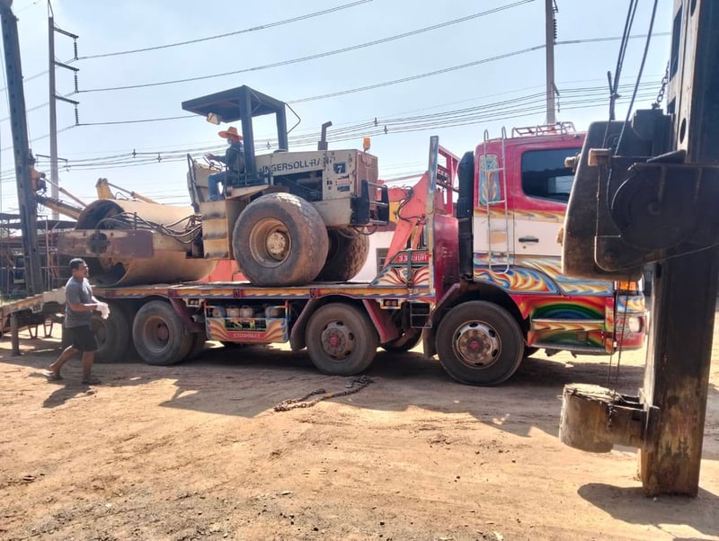 ขายรถ บดสั่นสะเทือน สองเพลาพร้อมเอกสารพร้อมใช้