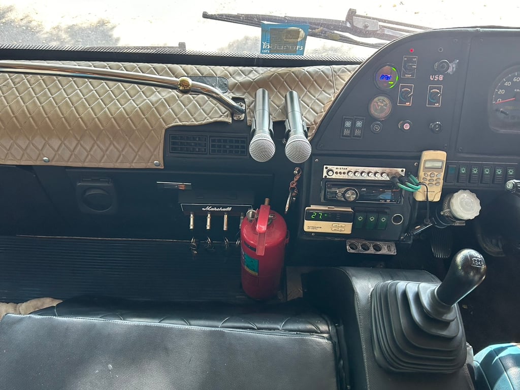 รถบัสแอร์18ที่นั่งพร้อมด้านท้ายห้องเก็บสินต้าติดแอร์ยาว3เมตรพร้อมลิฟท์ท้าย รถบัสแอร์18ที่นั่งพร้อมด้านท้ายห้องเก็บสินต้าติดแอร์ยาว3เมตรพร้อมลิฟท์ท้าย