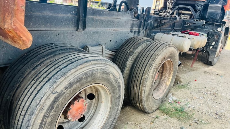 10ล้อดั้มอีซูซุ360ปี57มือเดียวป้ายแดงสภาพเดิมๆไมล์น้อย