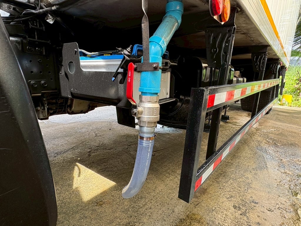 รถหกล้อฮีโน่วิคเตอร์ตู้เย็นทำความย็นตู้ไฟเบอร์เครื่องทพความเย็นเทอร์โมคิงส์