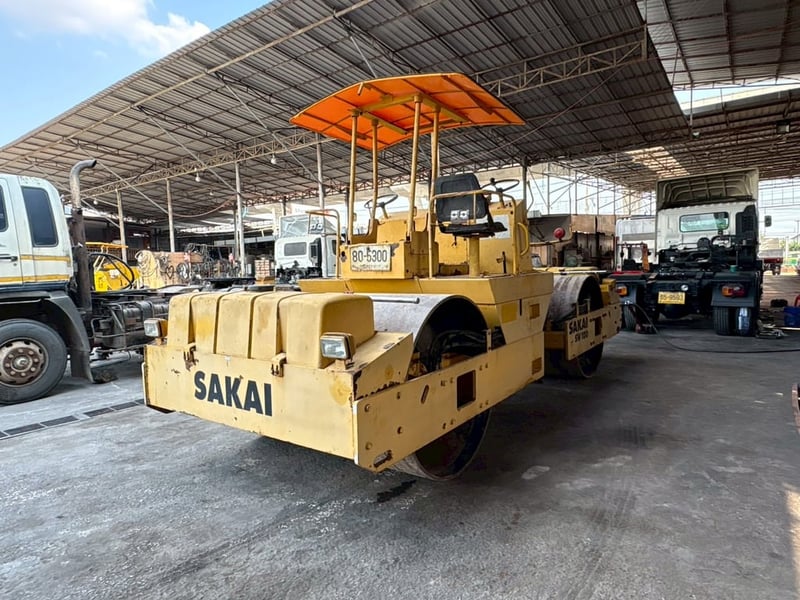 รถบดล้อเหล็ก SAKAI sw 100 สั่นสะเทือน รถบดล้อเหล็ก SAKAI sw 100 สั่นสะเทือน