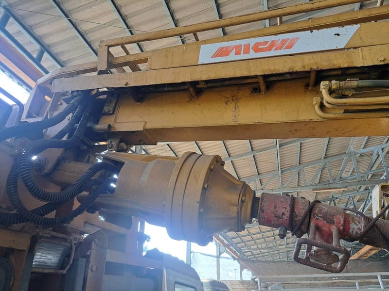 รถสว่านเจาะเสาไฟฟ้า ยี่ห้ออาชิ ขับเคลื่อน4ล้อ