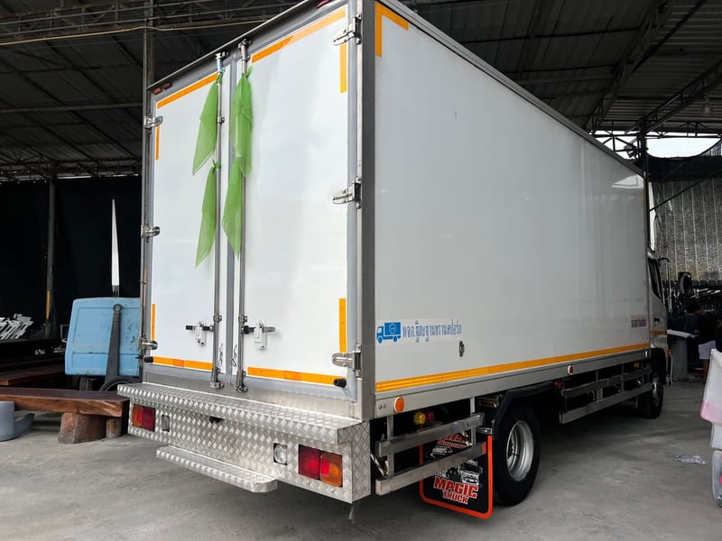 หกล้อห้องเย็น ฮีโน่มีเครื่องทำความหกล้อห้องเย็นมีเครื่องทำความเย็น