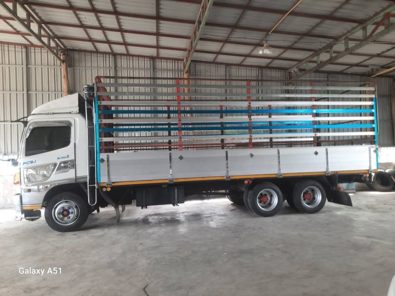 HINO FC 175แรงม้า รถบรรทุก 6ล้อ กระบะคอกสูง ปี2016 เลขไมล์น้อยกว่า 500,000 กม.