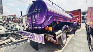 หกล้อหัวยาวรถน้ำเครื่อง 160 แรงม้า ระบบเบรกกิฟฟี่พร้อมระบบสเปรย์น้ำ ระบบเบรกกิฟฟี่พร้อมระบบสเปรย์น้ำ