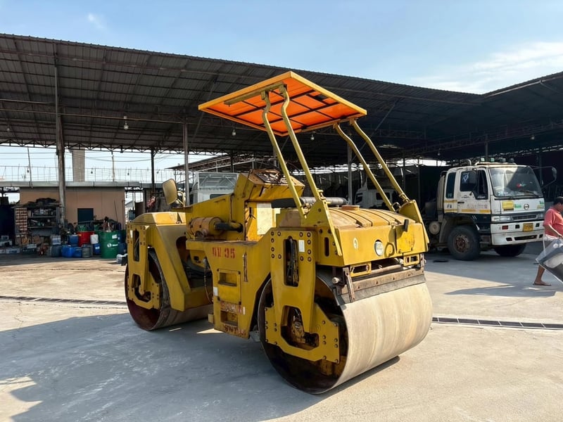 รถบดสั่นสะเทือน SAKAI SW70C (หน้าเหล็ก-หลังเหล็ก)(เบรคดาวน์)​ ​รุ่นยอดนิยม