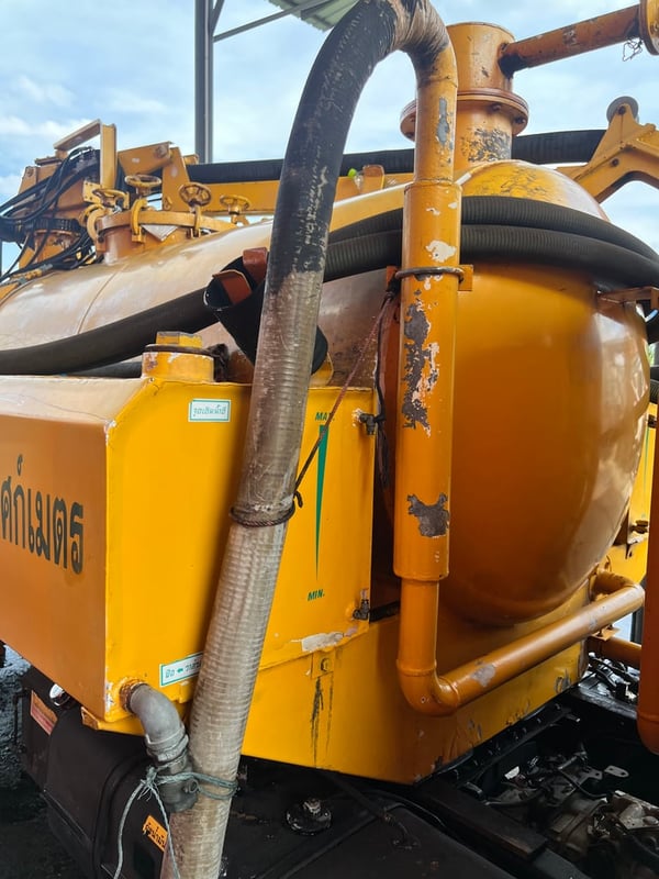 รถหกล้อดูดสิ่งปฎิกูลส้วมไขมันเครื่อง136แรง รถหกล้อดูดสิ่งปฎิกูลส้วมไขมันเครื่อง136แรง