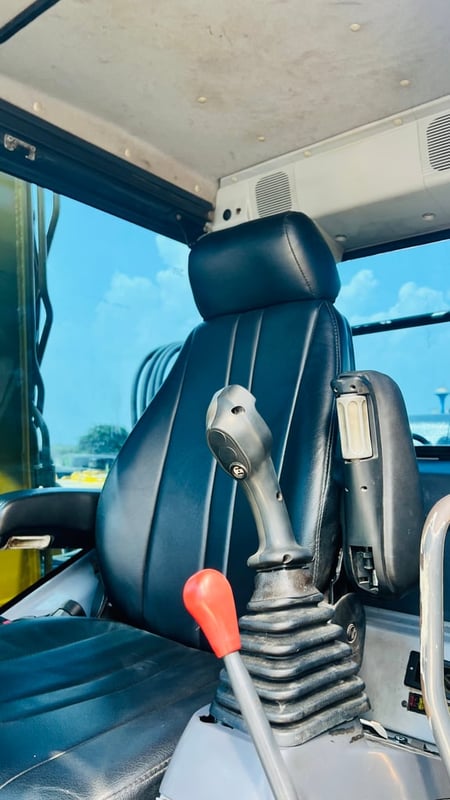 แมคโครล้อยางPW160-7EOพร้อมใช้เล่มทะเบียนแอร?เย็น