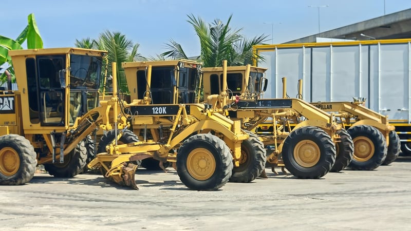 รถเกรดเดอร์ ยอดนิยม CAT 140H รหัส 2KZ อึด ถึก ทน มีเล่มทะเบียน