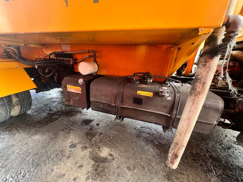 รถหกล้อดูดสิ่งปฎิกูลส้วมไขมันเครื่อง136แรง รถหกล้อดูดสิ่งปฎิกูลส้วมไขมันเครื่อง136แรง