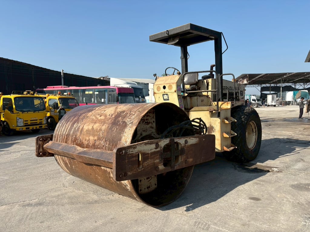 🚧 รถบด INGER SOLL RAND SD100D พร้อมลุยงานก่อสร้าง! 🚧 รถบด INGER SOLL RAND SD100D พร้อมลุยงานก่อสร้าง!