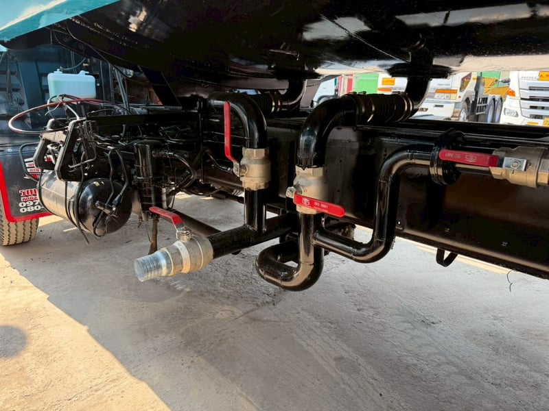 ISUZU FVZ 240แรงม้า รถบรรทุก 10ล้อ บรรทุกน้ำ ปี1995 เลขไมล์ 430,000 กม.