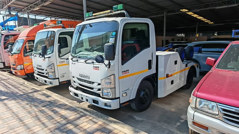 รถยก 6 ล้อ ISUZU NMR 130 ปี 64 ออปชั่นล้น พร้อมลุยงานลากจูง