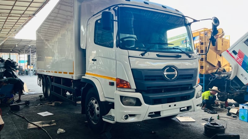 10ล้อฮีโน่วิคเตอร์สภาพพร้อมใช้ยางใหม่เก็บรายละเอียดใหม่