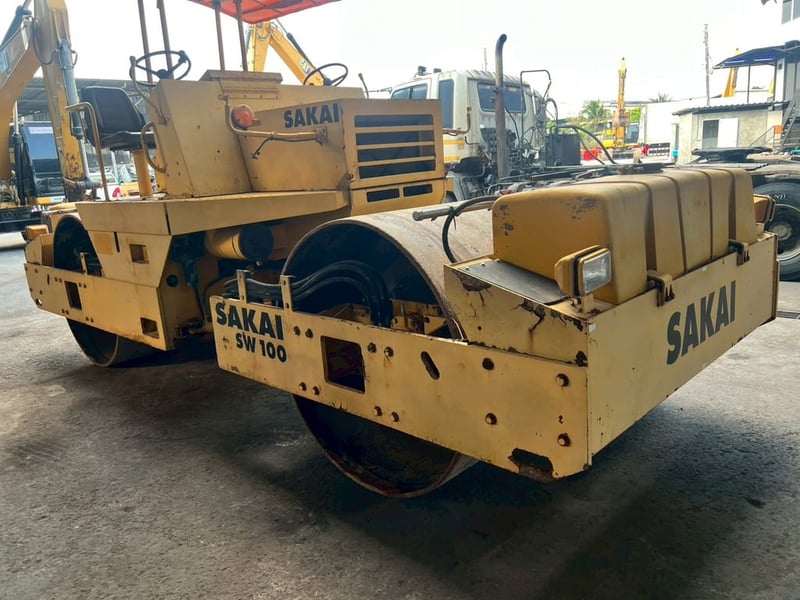 รถบดล้อเหล็ก SAKAI sw 100 สั่นสะเทือน รถบดล้อเหล็ก SAKAI sw 100 สั่นสะเทือน