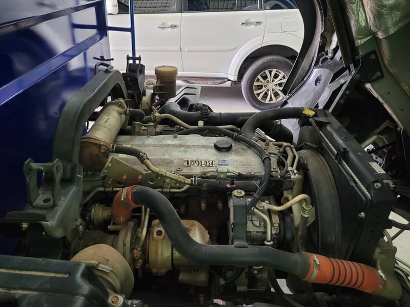 หกล้ออีซูซุFRR210ยาว5.6ม.กะบะคอกเปิดข้าง