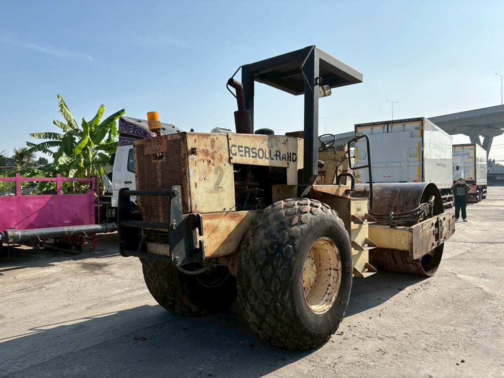 🚧 รถบด INGER SOLL RAND SD100D พร้อมลุยงานก่อสร้าง! 🚧 รถบด INGER SOLL RAND SD100D พร้อมลุยงานก่อสร้าง!