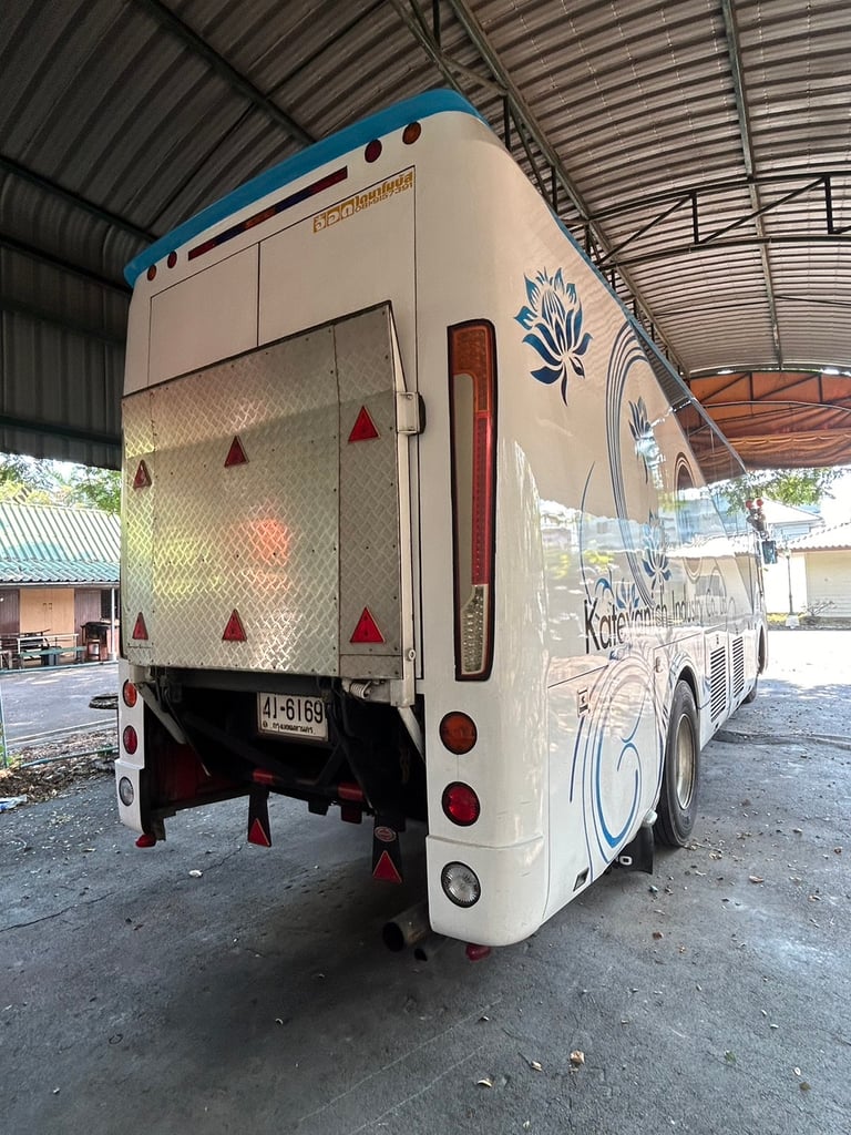 รถบัสแอร์18ที่นั่งพร้อมด้านท้ายห้องเก็บสินต้าติดแอร์ยาว3เมตรพร้อมลิฟท์ท้าย รถบัสแอร์18ที่นั่งพร้อมด้านท้ายห้องเก็บสินต้าติดแอร์ยาว3เมตรพร้อมลิฟท์ท้าย