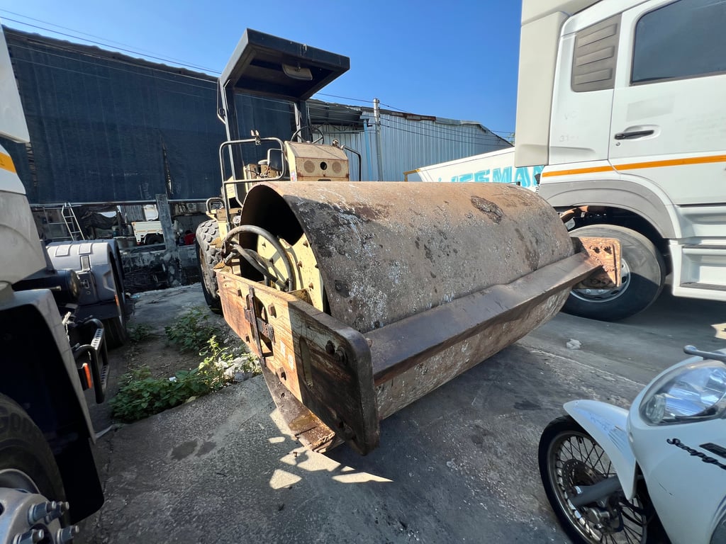 ขายรถ บดสั่นสะเทือน สองเพลาพร้อมเอกสารพร้อมใช้