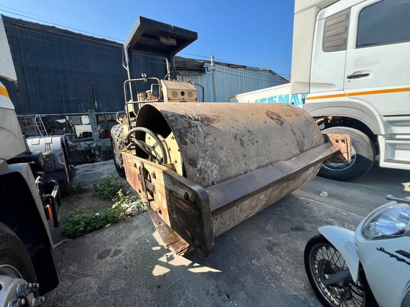 ขายรถ บดสั่นสะเทือน สองเพลาพร้อมเอกสารพร้อมใช้