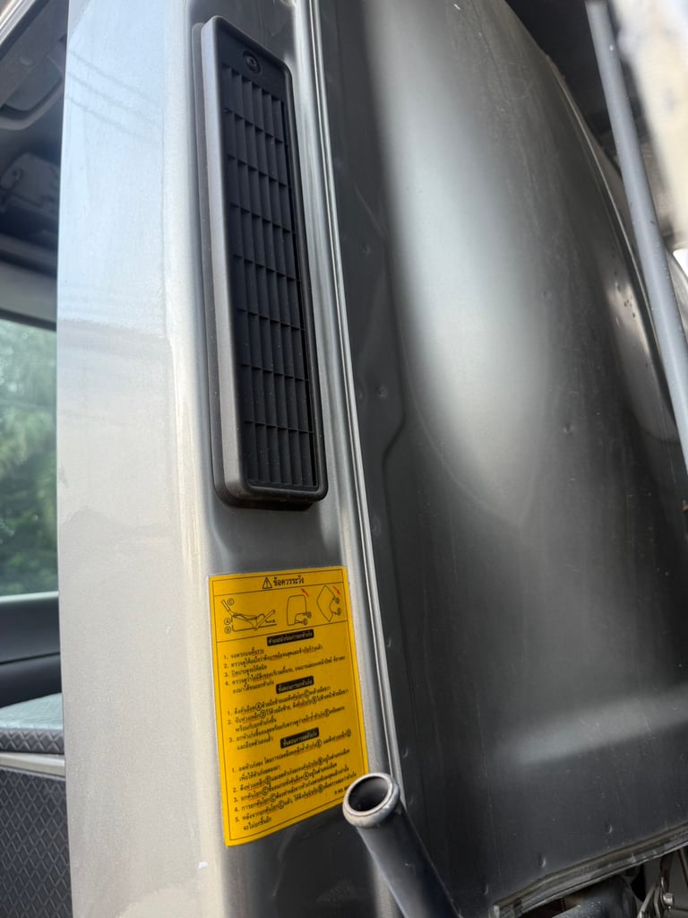 หกล้ออีซูซุFRR210ปี65ตู่บรรทุกมอไซด์มีลิฟท์ท้าย