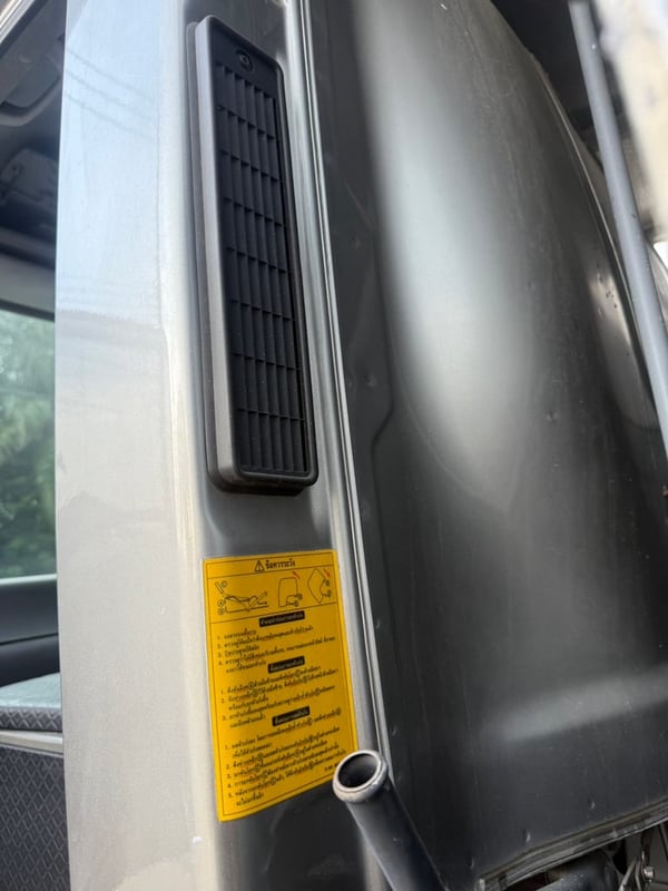 หกล้ออีซูซุFRR210ปี65ตู่บรรทุกมอไซด์มีลิฟท์ท้าย