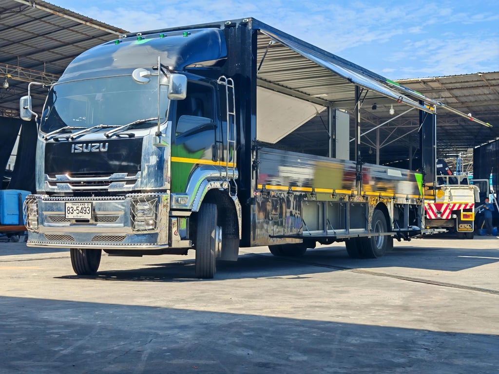 🚚 6 ล้อตู้เปิดข้าง(ปีกนก) ISUZU FTR 240 แรง ปี 65 (พร้อมลิฟท์ท้าย!) 🚚 6 ล้อตู้เปิดข้าง(ปีกนก) ISUZU FTR 240 แรง ปี 65 (พร้อมลิฟท์ท้าย!)