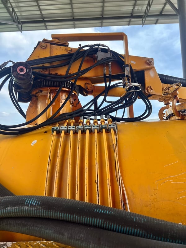 รถหกล้อดูดสิ่งปฎิกูลส้วมไขมันเครื่อง136แรง รถหกล้อดูดสิ่งปฎิกูลส้วมไขมันเครื่อง136แรง