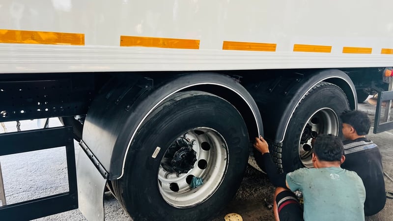 10ล้อฮีโน่วิคเตอร์สภาพพร้อมใช้ยางใหม่เก็บรายละเอียดใหม่