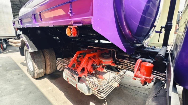 หกล้อหัวยาวรถน้ำเครื่อง 160 แรงม้า ระบบเบรกกิฟฟี่พร้อมระบบสเปรย์น้ำ ระบบเบรกกิฟฟี่พร้อมระบบสเปรย์น้ำ