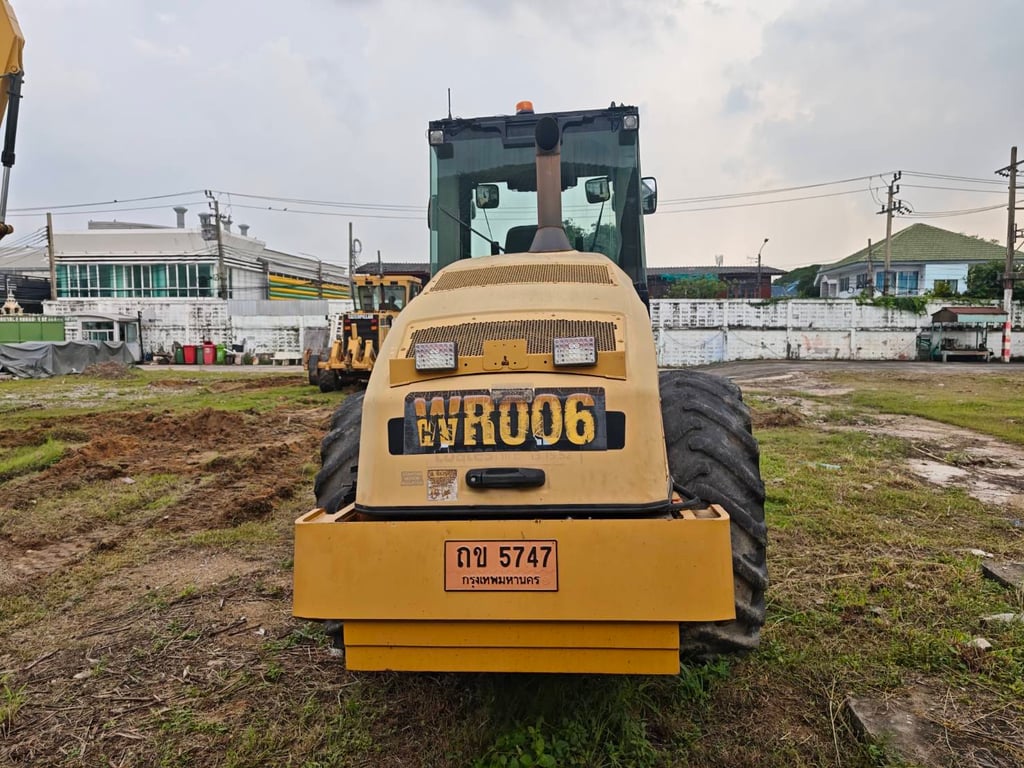 รถบดอัดล้อหนามชม.ทำงานน้อยมาก รถบดอัดล้อหนามชม.ทำงานน้อยมาก