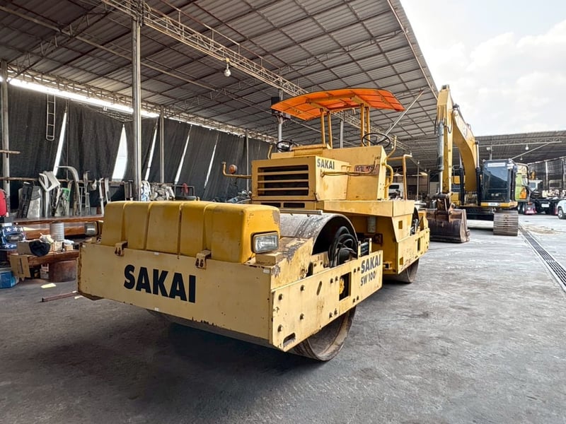 รถบดล้อเหล็ก SAKAI sw 100 สั่นสะเทือน รถบดล้อเหล็ก SAKAI sw 100 สั่นสะเทือน