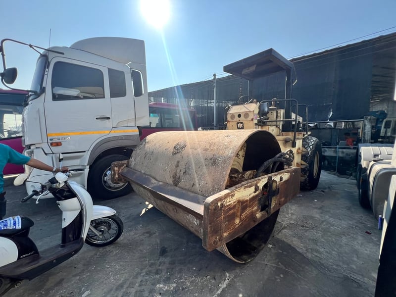 ขายรถ บดสั่นสะเทือน สองเพลาพร้อมเอกสารพร้อมใช้