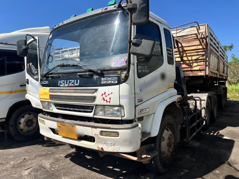 หัวลากอีซูซุ270แรงปี47-48ราคาเบาๆเครื่องดียางดี ตามสภาพ